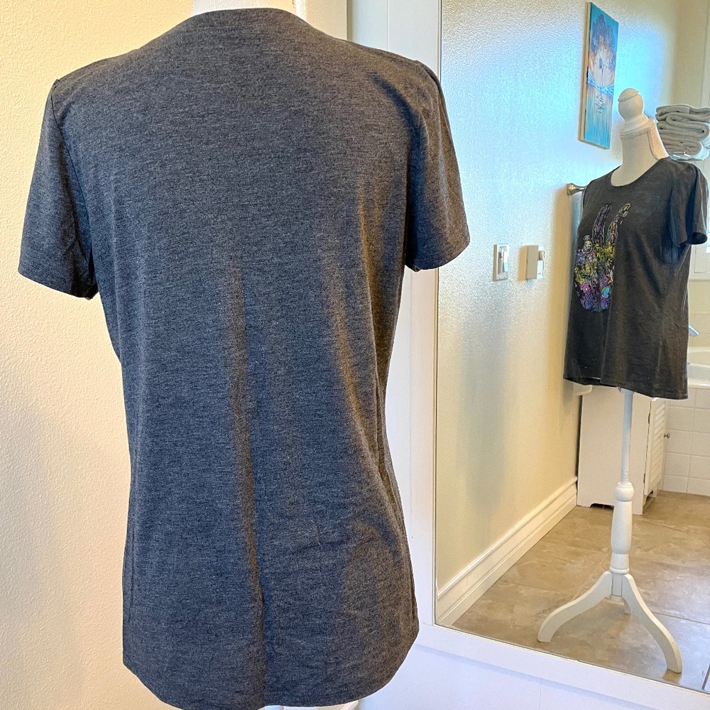 Groovy gray t-shirt with multicolored peace sign ✌🏼, Modern Lux, est. size L - Picture 5 of 6